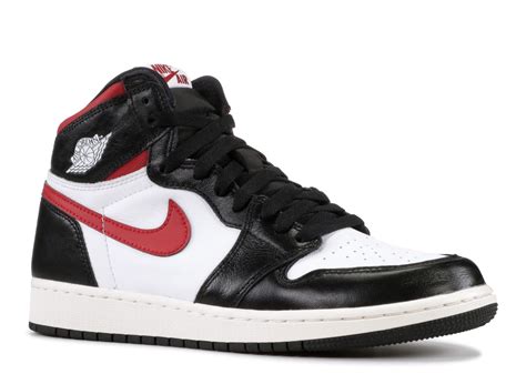 jordan retro 1 foot locker